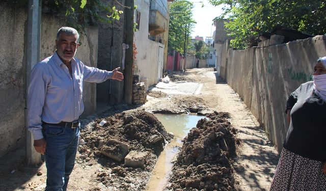 Batman'da mahalle sakinleri: Alt yapı çalışması çileye dönüştü, iki aydır içme suyu boşa akıyor 