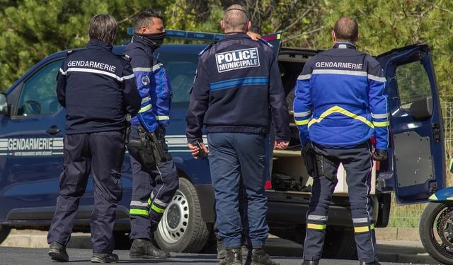 Fransa'da araç kalabalığın arasına daldı: 9 yaralı