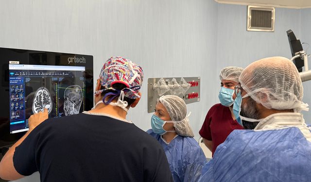 Gaziantep Şehir Hastanesi'nde bölgenin ilk "uyanık kraniotomi" ameliyatı  başarıyla yapıldı