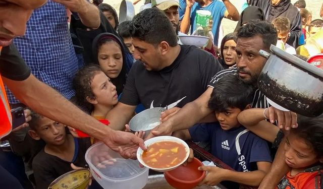 Gazze'ye yardım akışı kıtlığı sona erdirmeye yetecek mi?