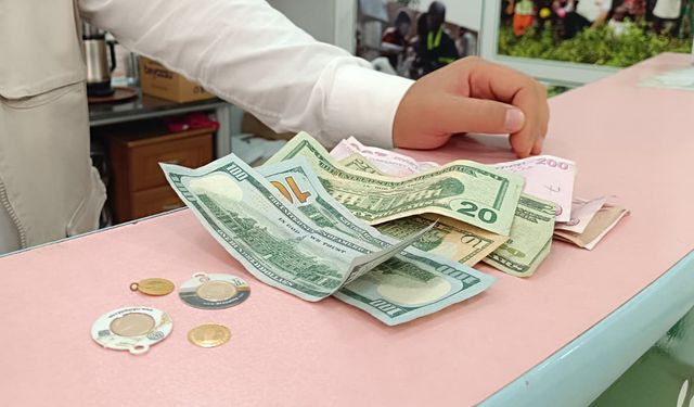 Harçlıklarını Gazze ve Sudan için bağışladı