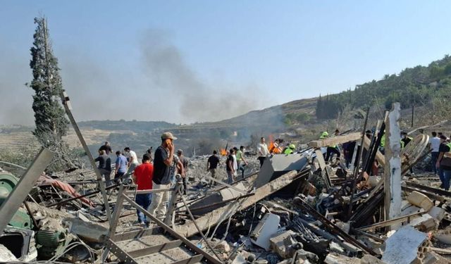 İşgal rejimi Güney Lübnan’da marangoz atölyesini vurdu: Bir şehit