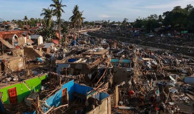 Kalmaegi Tayfunu, Vietnam'a ulaşarak büyük hasara yol açtı