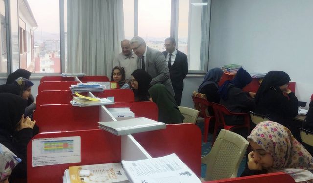 Öğrencilerin YKS'ye hazırlık kampı devam ediyor