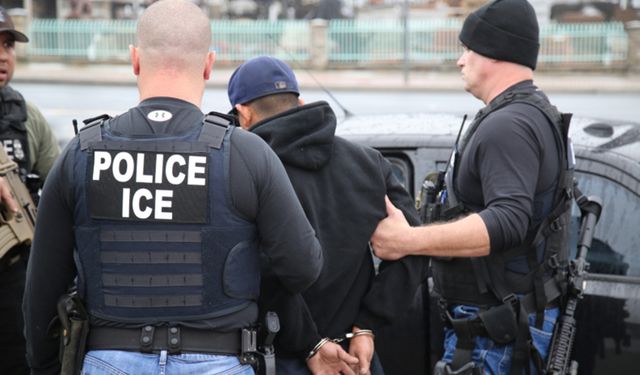 ABD, 19 ülke vatandaşlarının göçmenlik başvurularını askıya aldı