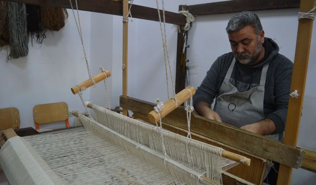 Coğrafi işaretli tiftiği ilmek ilmek dokuyarak sanatta dönüştürüyorlar