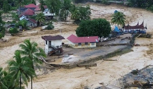 Endonezya'daki sel ve heyelanlarda ölü sayısı 770'e yükseldi