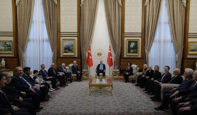 Erdoğan, “Cumhurbaşkanlığı Kültür ve Sanat Büyük Ödülleri” sahiplerini kabul etti