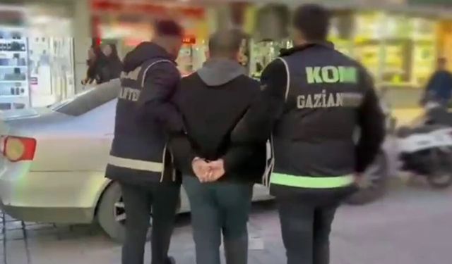 Gaziantep'te tefecilik operasyonu: Çok sayıda cihaz ve kaçak emtia ele geçirildi