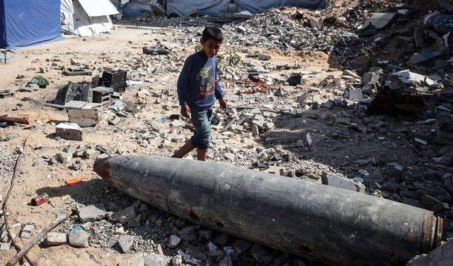 Gazze'de çocuklar ölümcül tehlikenin ortasında: Savaş kalıntıları her yerde