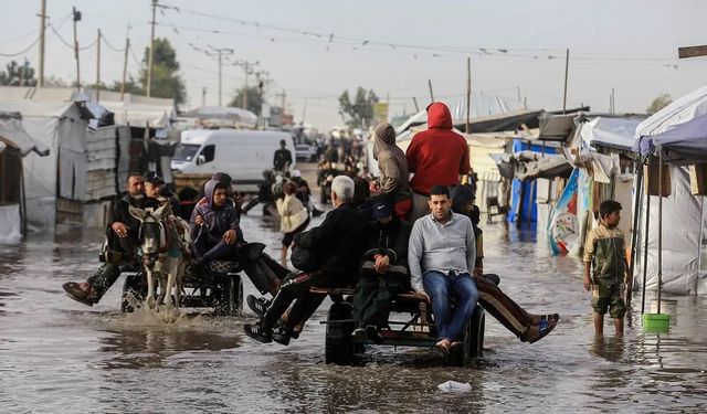 Gazze'de sağanak etkili oldu: Binlerce ailenin sığınağı sular altında