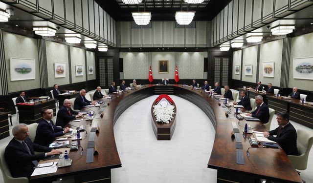 Kabine Beştepe'de toplanıyor: Güvenlik, asgari ücret ve "yasa dışı" bahis masada