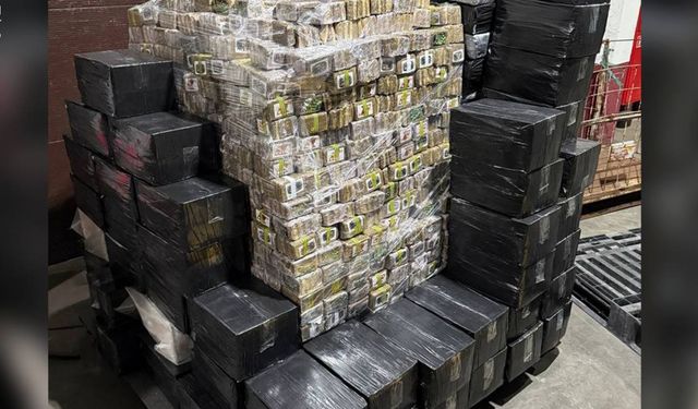 "Maden suyu" sevkiyatı kılıfında Rusya'ya 1,3 ton uyuşturucu taşıyan kamyon ele geçirildi