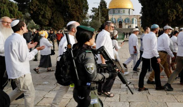 Siyonist Yahudiler Mescid-i Aksa'ya baskın düzenledi