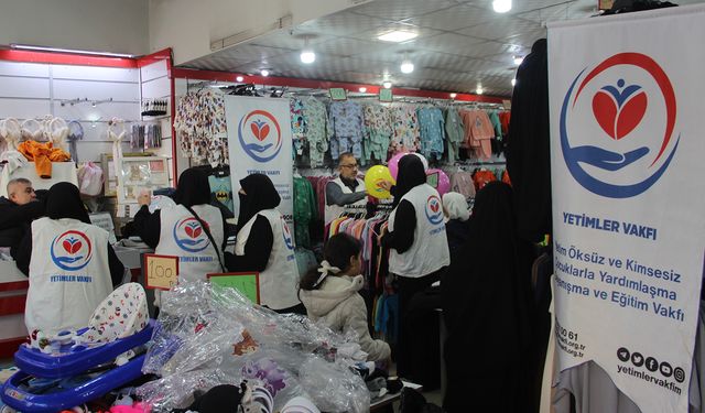 Yetimler Vakfı'ndan Cizre'de onlarca yetime bot ve mont desteği