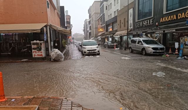 Adana’da kuvvetli yağışta yetersiz altyapı yeniden gündemde