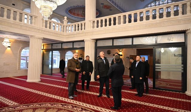 Batman'da İpragaz Camii dualarla yeniden ibadete açıldı