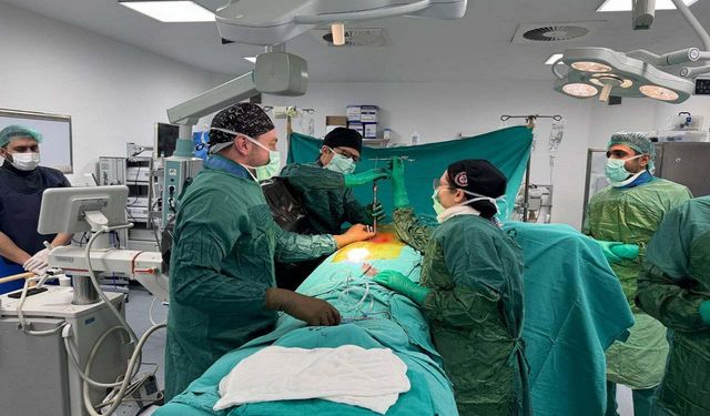Bitlis Devlet Hastanesi’nde ilk kez kapalı yöntemle omurga ameliyatı yapıldı