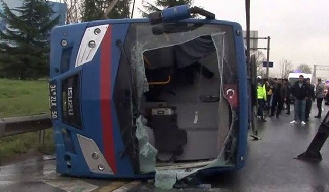 Cezaevi nakil aracı devrildi: 19 yaralı