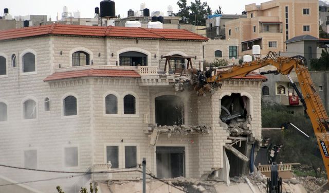 Siyonist işgalciler Ramallah'ın batısında bir evi yıktı