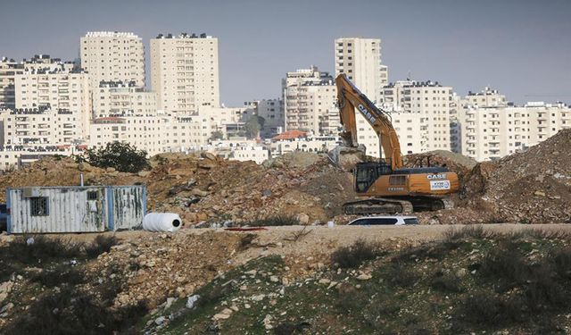 Siyonist rejim, Kalendiya ve Kafr Akab'a saldırdı