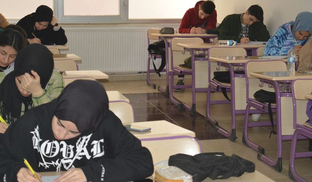 Yapay zekâ öğrenciyi geliştiriyor mu, tembelleştiriyor mu?