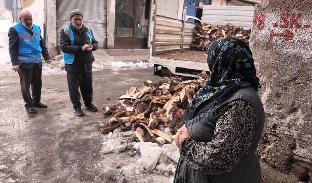 Yetimler Vakfı soğuk kış gününde yetimlerini unutmadı