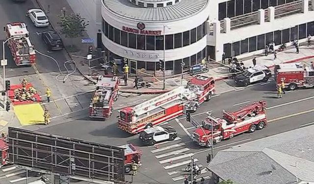 ABD’de bir araç markete girdi: 3 ölü, 6 yaralı