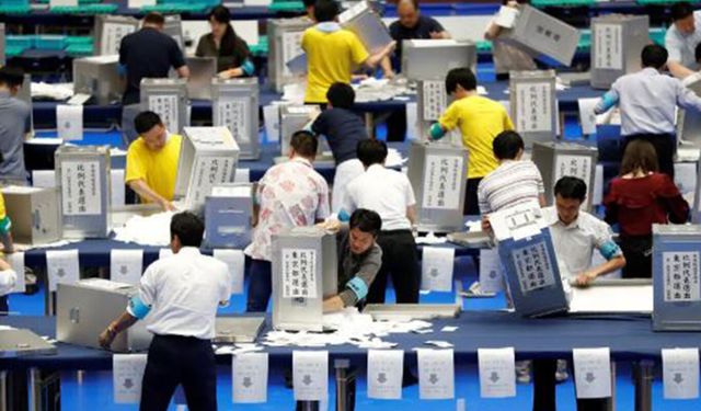 Japonya erken seçim için sandık başına gidiyor