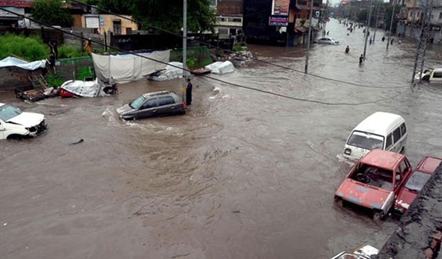 Suriye'de şiddetli yağışlar sele yol açtı: 2 ölü, 2 kayıp