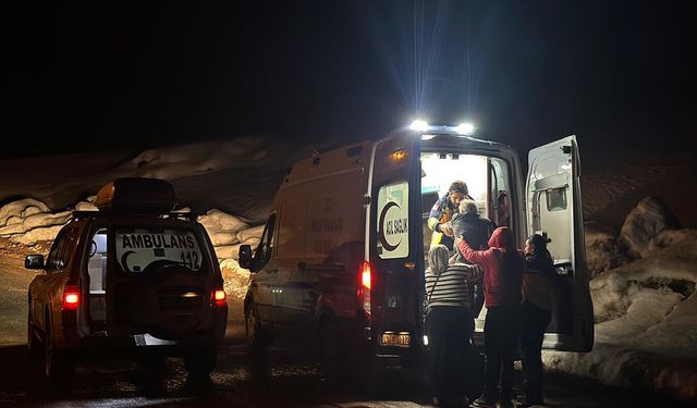 Ağrı'da rahatsızlanan 66 yaşındaki hasta hastaneye yetiştirildi