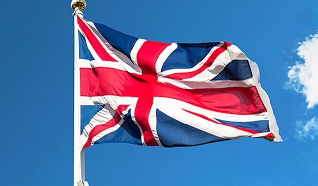 İngiltere, ABD'nin Hürmüzle ilgili saldırılar için üslerini kullanmasına izin verdi