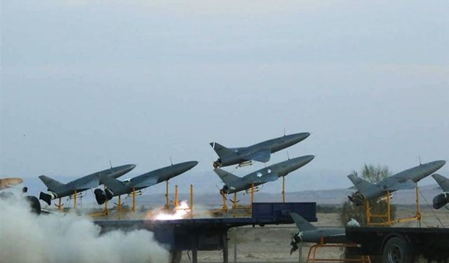 İran ordusu, işgal rejiminde yakıt ikmali yapan uçakların havalimanını hedef aldı