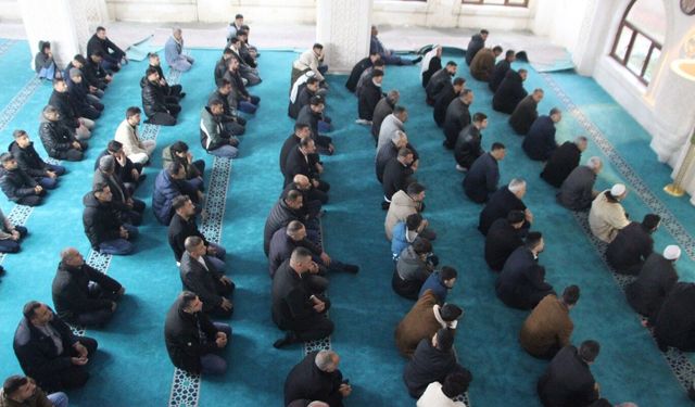 Mardin’de Ramazan Bayramı namazı tekbirlerle kılındı 