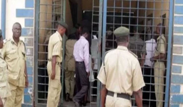 Nijerya'da Ramazan Bayramı dolayısıyla 92 mahkuma af kararı