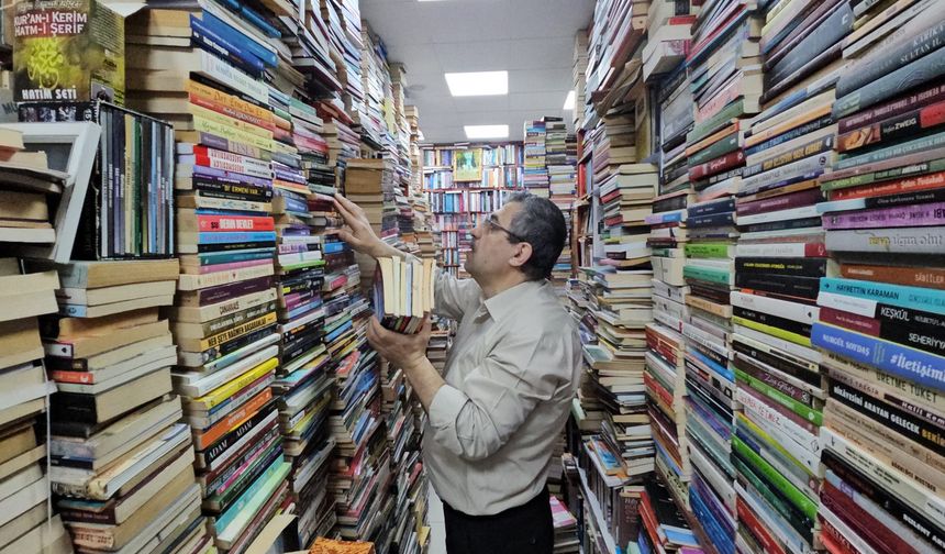 Kitap okuma azmi sahaflık mesleğine yöneltti