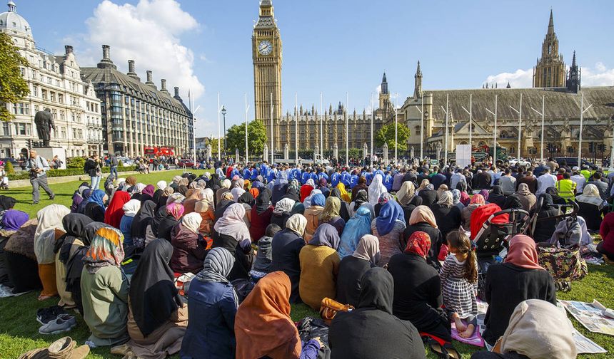 Araştırma: Gazze savaşı Britanyalıları İslam'a yöneltiyor