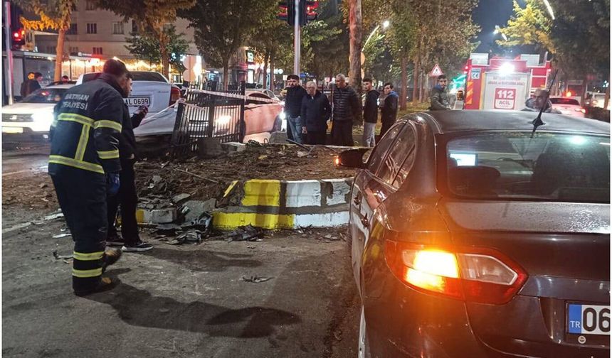 Batman'da iki otomobil çarpıştı: 2 yaralı