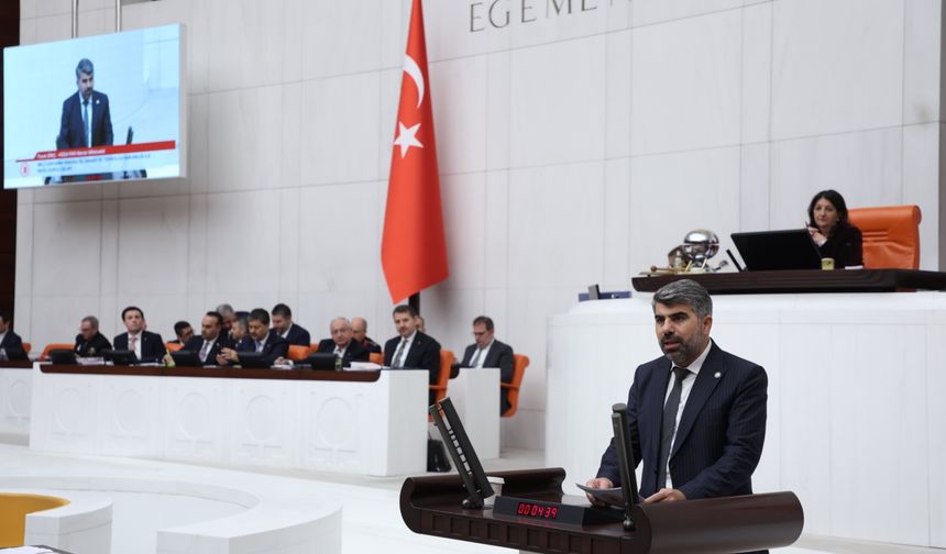 Dinç: Türkiye’de genç olmak, okurken burs ve barınma sorunlarıyla mücadele etmek demektir