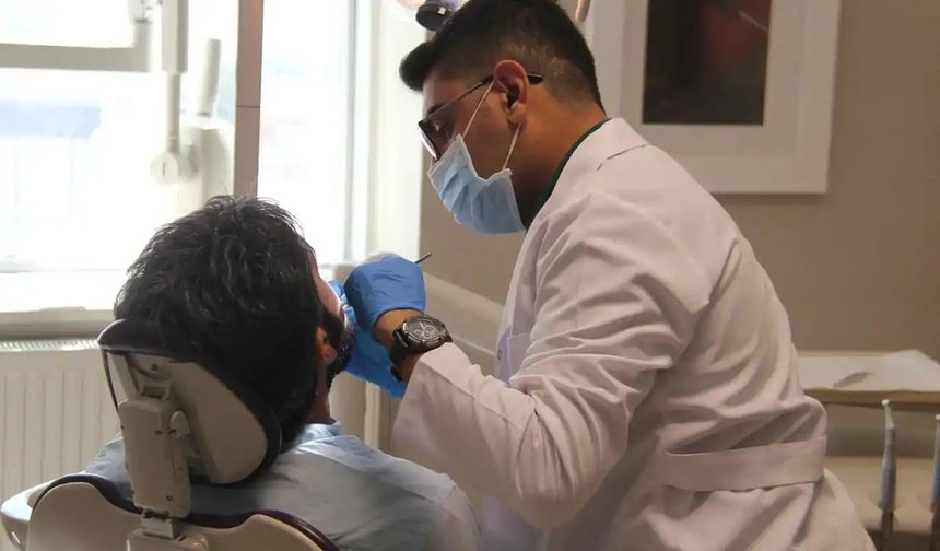 Diş etlerindeki yanma ve ağrı farklı sorunların habercisi olabilir!