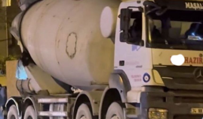 İstanbul’da beton mikserinin içine düşen sürücü hayatını kaybetti