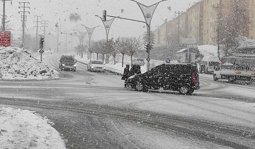 Meteoroloji'den kar, sağanak ve kuvvetli rüzgâr uyarısı
