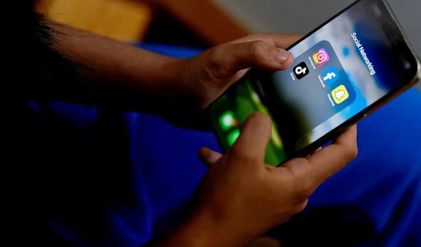 Pakistan, sosyal medya platformlarını yerel ofisler kurmaya ve uyumluluğu artırmaya çağırdı