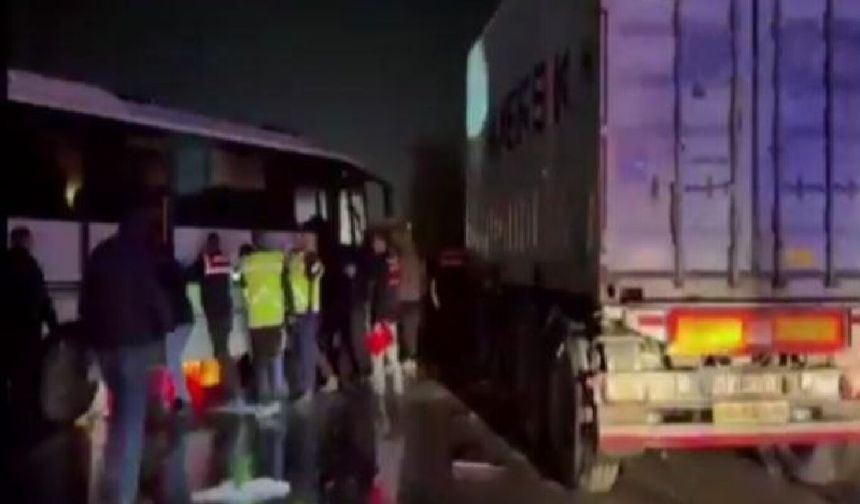 Sakarya’da 6 aracın karıştığı zincirleme kazada 12 kişi yaralandı