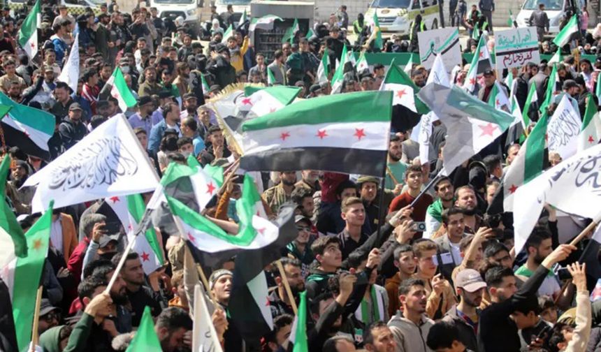 The Economist: Suriye'de "kaos senaryosu" çöktü, geçiş dönemi beklentilerin ötesine uzadı