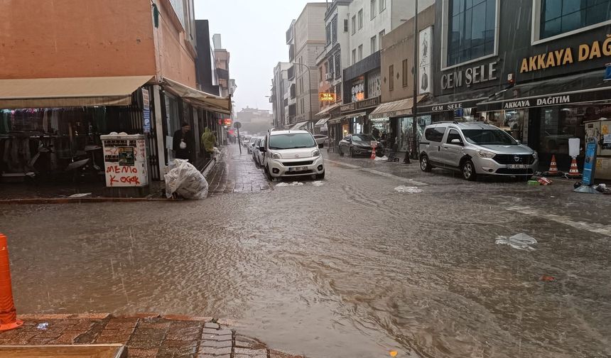 Adana’da kuvvetli yağışta yetersiz altyapı yeniden gündemde