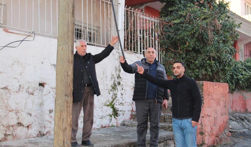 Kablo hırsızlığı mahalleliyi canından bezdirdi: Yüzlerce hane, aylarca internetsiz kalıyor