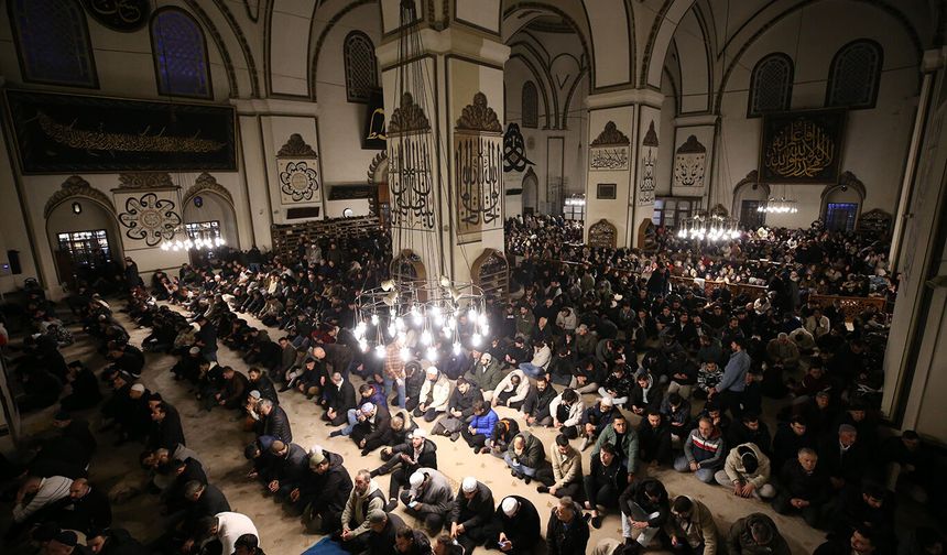 Miraç Kandili Bursa Ulu Cami’nde dualarla idrak edildi