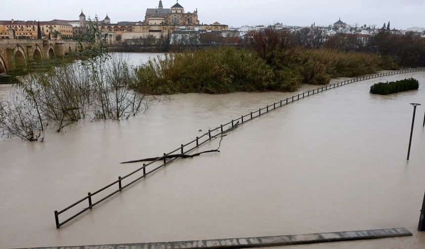 Aşırı hava koşulları Avrupa ülkelerinde can kayıplarına ve ağır hasara yol açtı