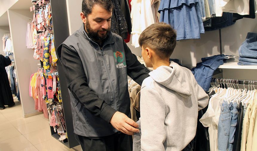 Avrupa Yetim Eli bayramlık kıyafetlerle yetimleri sevindirdi